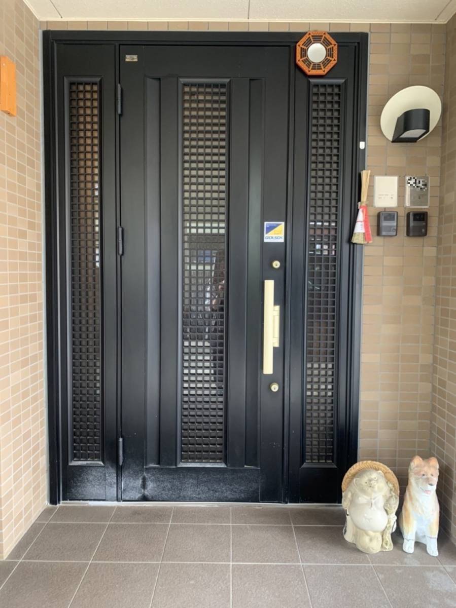 鳴和トーヨー住器のリシェント玄関ドアの施工前の写真1