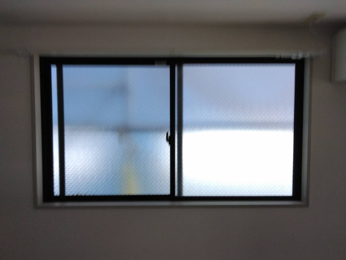 鳴和トーヨー住器の内窓インプラス（ふかし枠）動画ありの施工前の写真1
