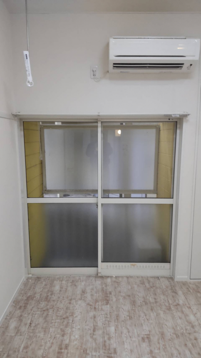 鳴和トーヨー住器の内窓インプラス施工の施工前の写真1
