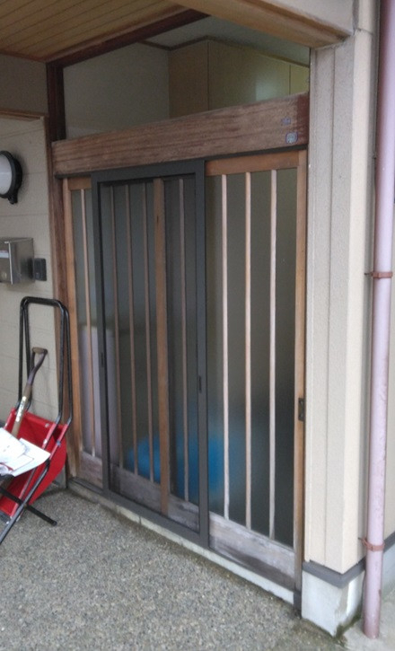鳴和トーヨー住器の『リシェント玄関引戸』施工の施工前の写真2