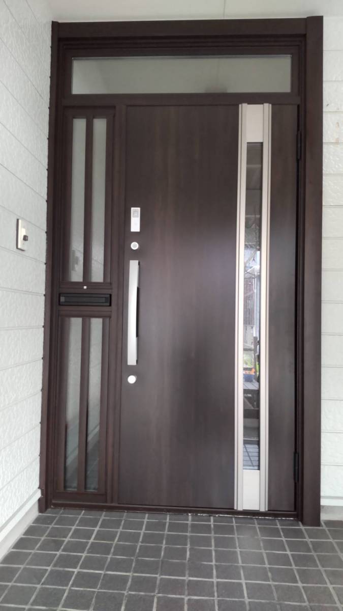鳴和トーヨー住器のK様邸【リシェント玄関ドア３】完成しました。の施工後の写真1
