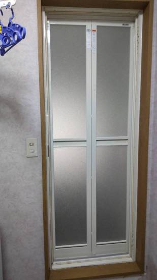 鳴和トーヨー住器のH様邸【リフォーム用浴室ドア】完成しました。施工事例写真1