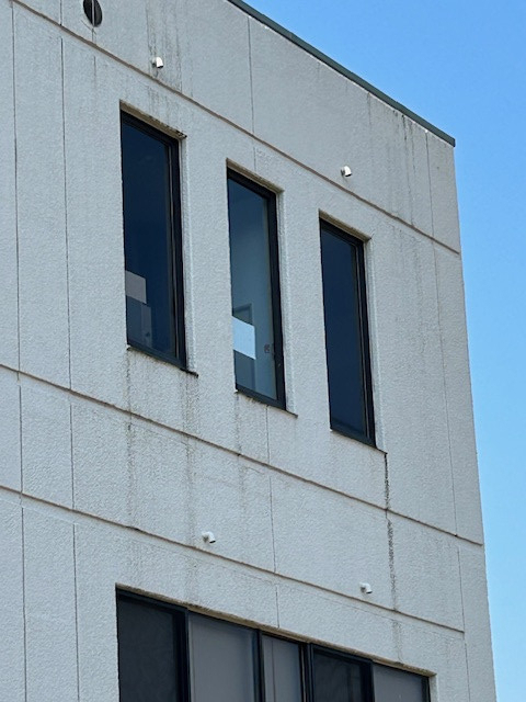 鳴和トーヨー住器のガラス割れ替え工事の施工後の写真1