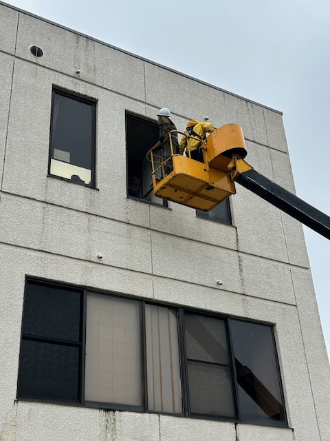 鳴和トーヨー住器のガラス割れ替え工事の施工前の写真2