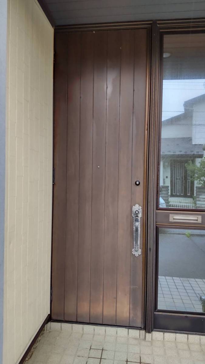 鳴和トーヨー住器のM様邸【リシェント玄関ドア3】完成しました。の施工前の写真1
