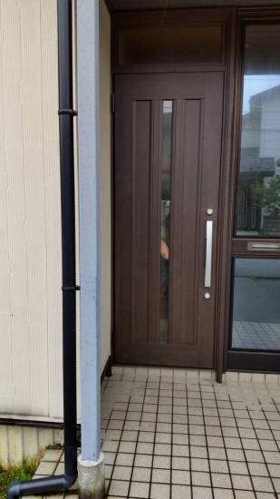 鳴和トーヨー住器のM様邸【リシェント玄関ドア3】完成しました。施工事例写真1