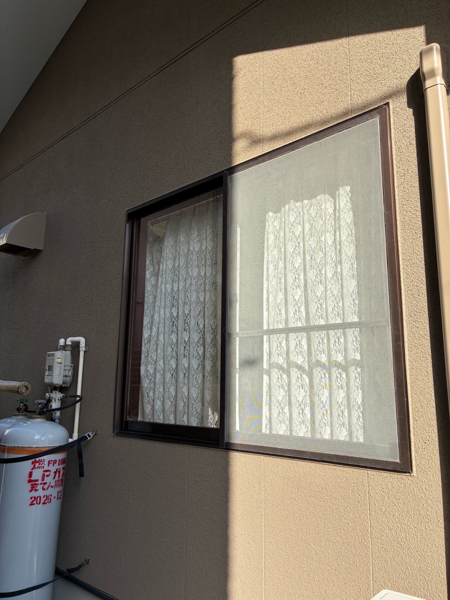 鳴和トーヨー住器の【マド取替】　カバー工法　『リプラス』施工の施工前の写真2