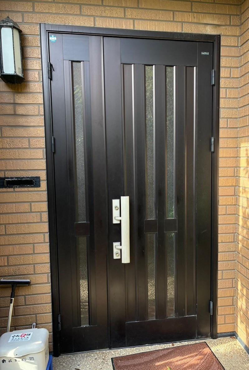 鳴和トーヨー住器のリシェント玄関ドアの施工前の写真1