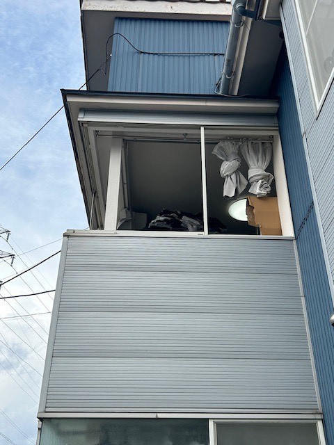 鳴和トーヨー住器のガラス割れ替え工事の施工後の写真1