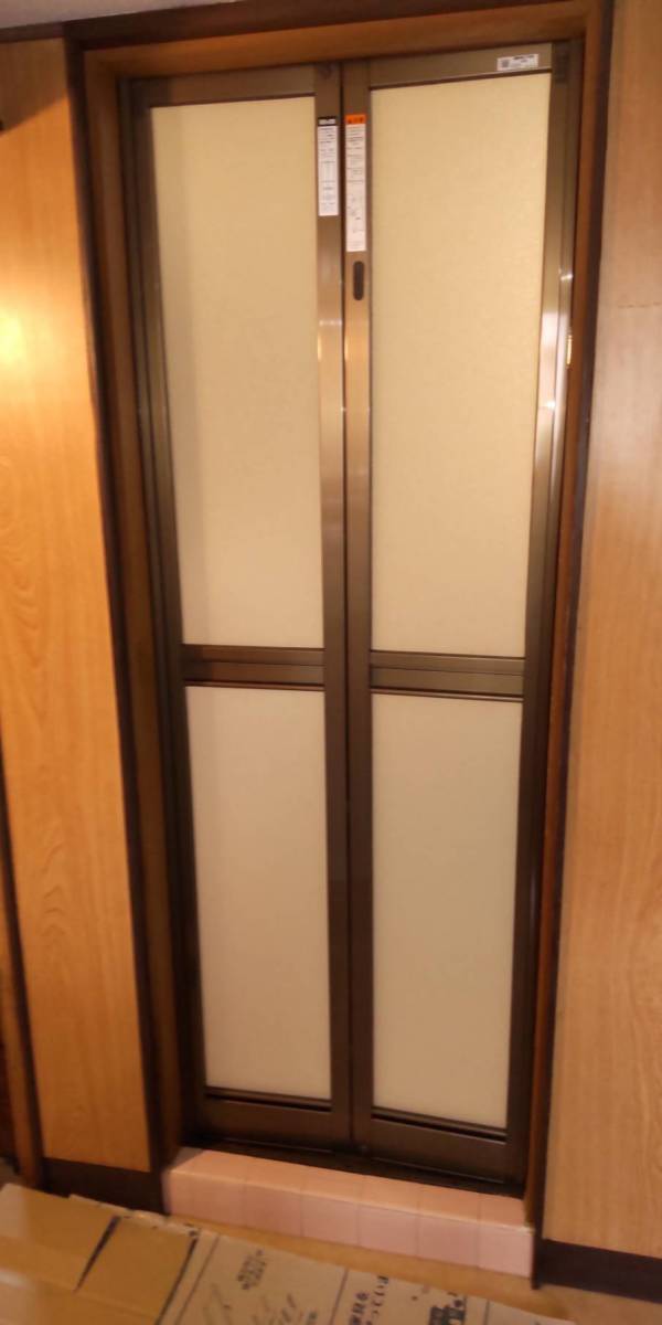 鳴和トーヨー住器の金沢市のK様邸の浴室ドアを【リフォーム用浴室ドア】で刷新しました。の施工後の写真1