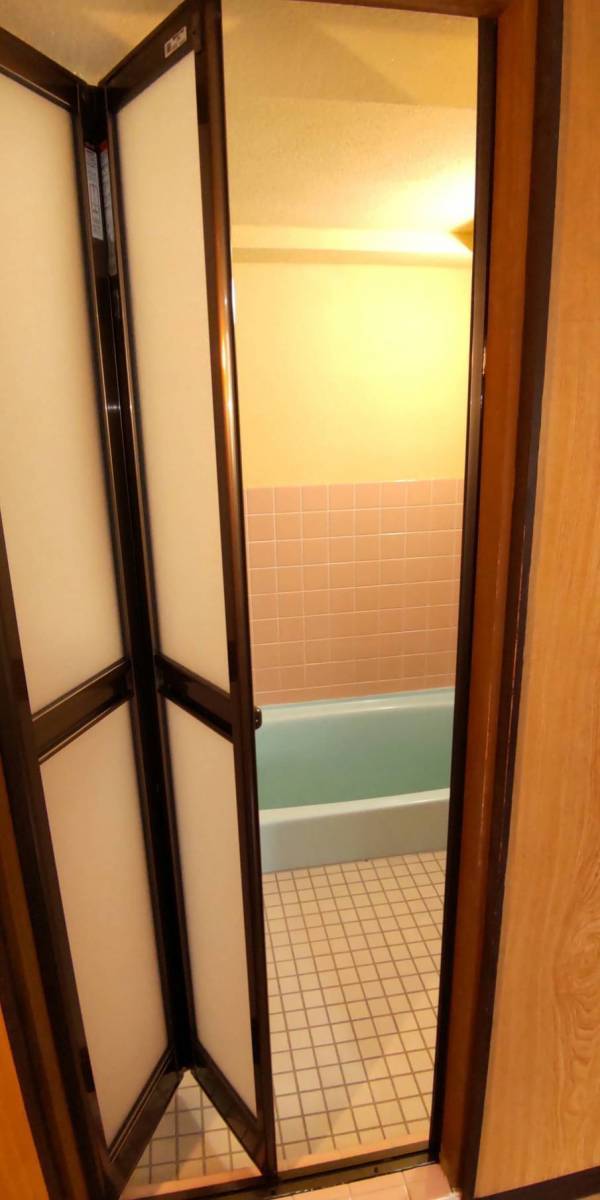 鳴和トーヨー住器の金沢市のK様邸の浴室ドアを【リフォーム用浴室ドア】で刷新しました。の施工後の写真2