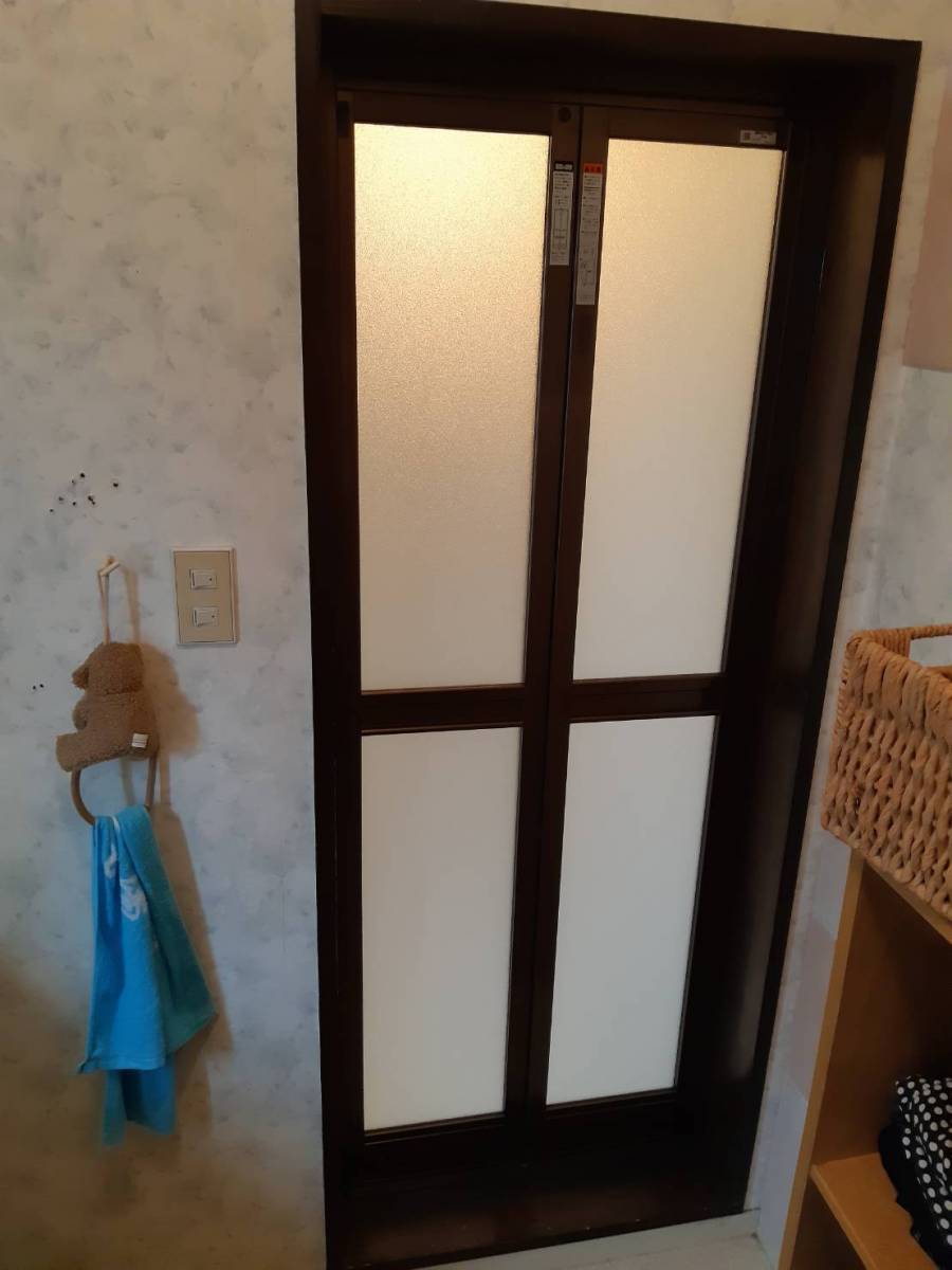 鳴和トーヨー住器の金沢市のI様邸の【リフォーム用浴室ドア】取付完成しました。の施工後の写真1