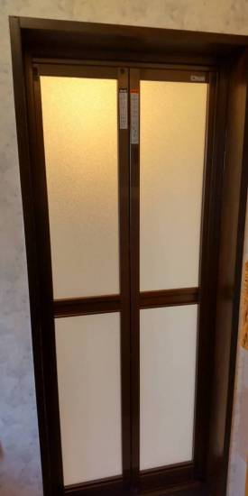 鳴和トーヨー住器の金沢市のI様邸の【リフォーム用浴室ドア】取付完成しました。施工事例写真1