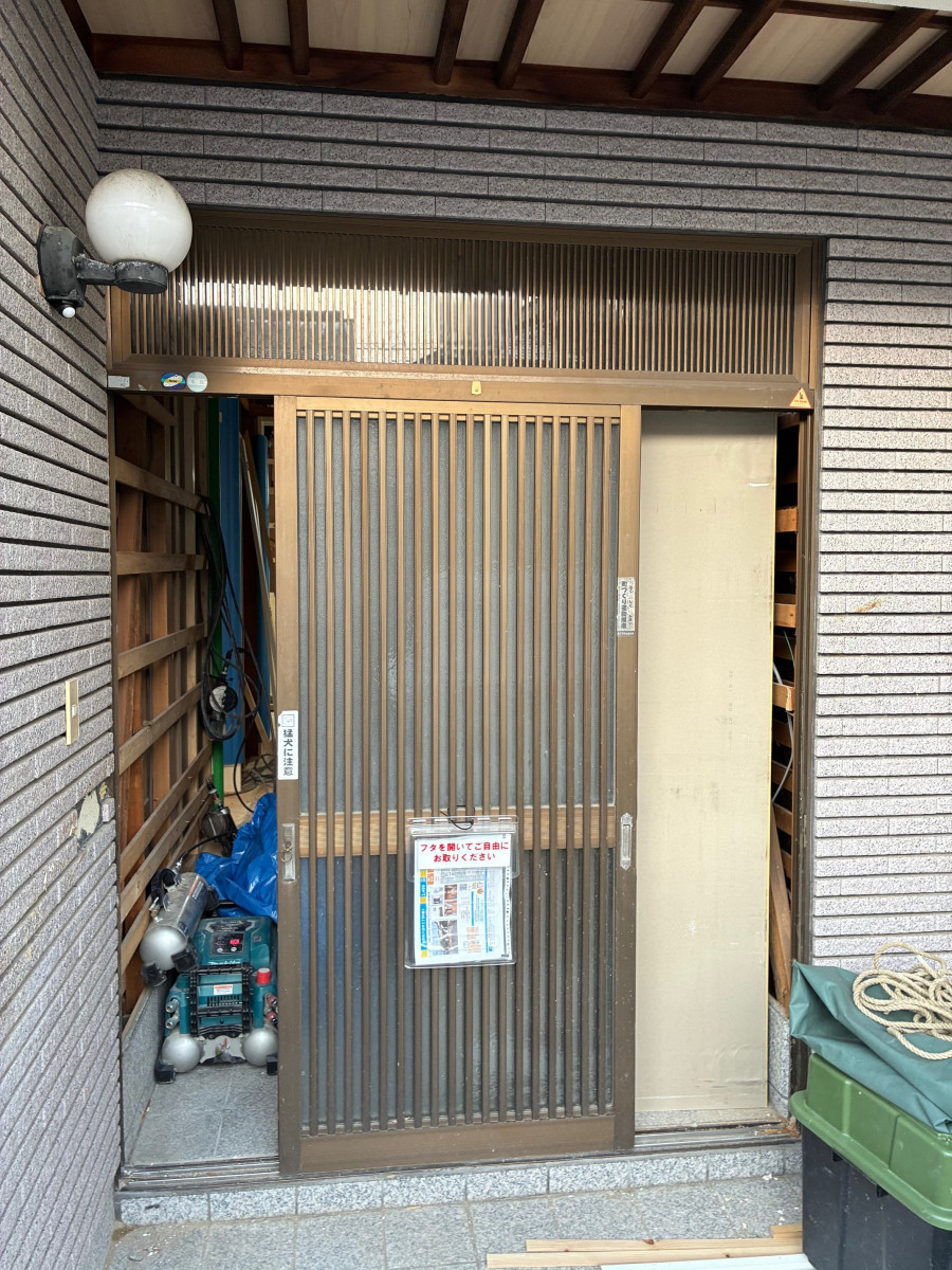 鳴和トーヨー住器のリシェント玄関引戸2の施工前の写真1