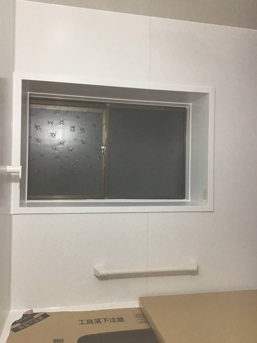 茂木トーヨー住器　茂木の浴室窓、断熱しました。芳賀郡芳賀町の施工前の写真1