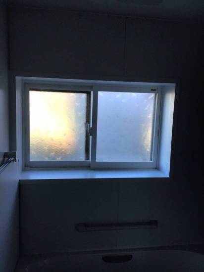 茂木トーヨー住器　茂木の浴室窓、断熱しました。芳賀郡芳賀町施工事例写真1