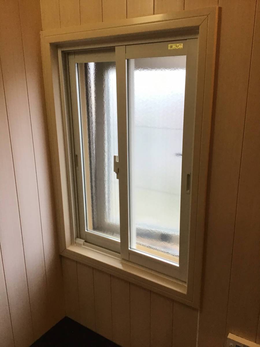 茂木トーヨー住器　茂木のトイレに内窓インプラス取付けました。栃木県佐野市の施工後の写真1