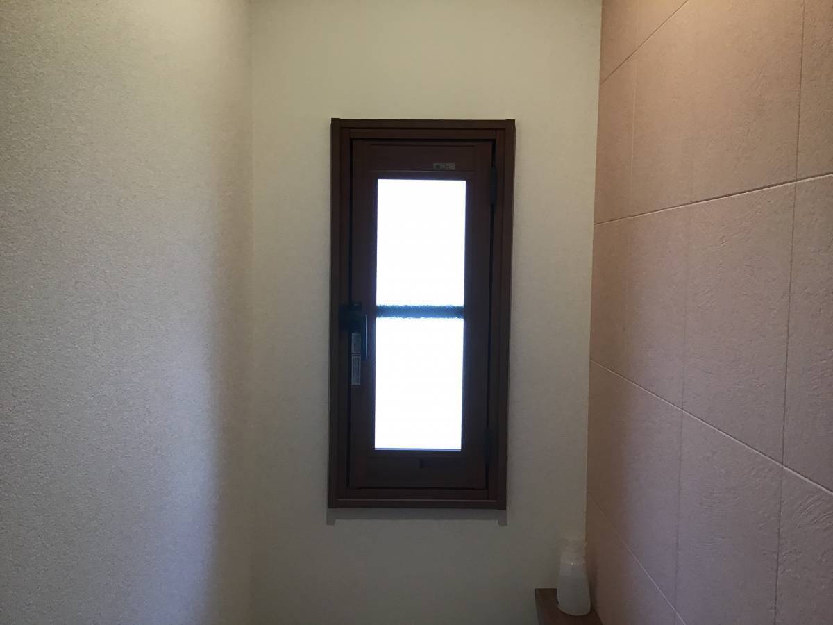 茂木トーヨー住器　茂木のトイレに断熱効果追加しました。芳賀郡芳賀町の施工後の写真1