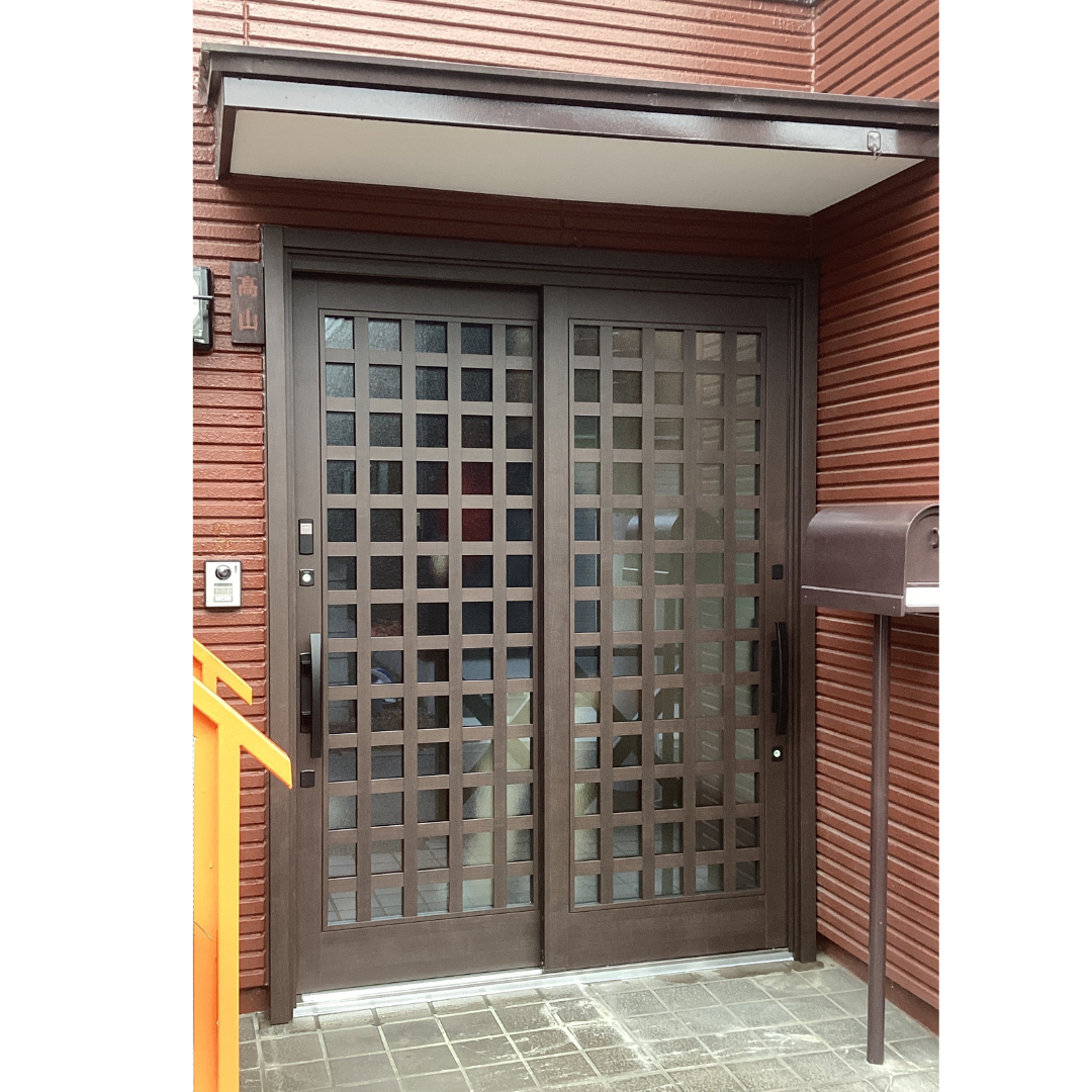 茂木トーヨー住器 茂木の片側開閉のドアを引き違いに!玄関ドア入替工事ですの施工後の写真1