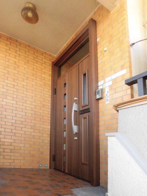 山商トーヨー住器の長崎市　玄関リフォーム　リシェント玄関ドアの施工後の写真1