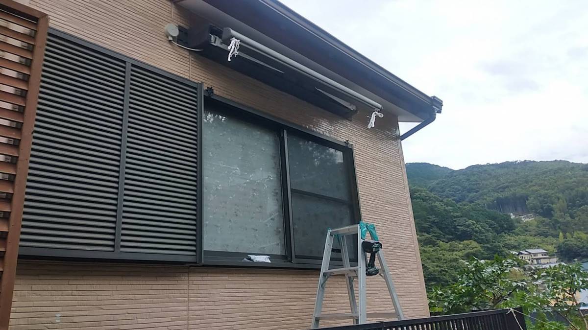 山商トーヨー住器の長崎市で日差し対策としてスタイルシェードを取り付けさせて頂きました。の施工前の写真1