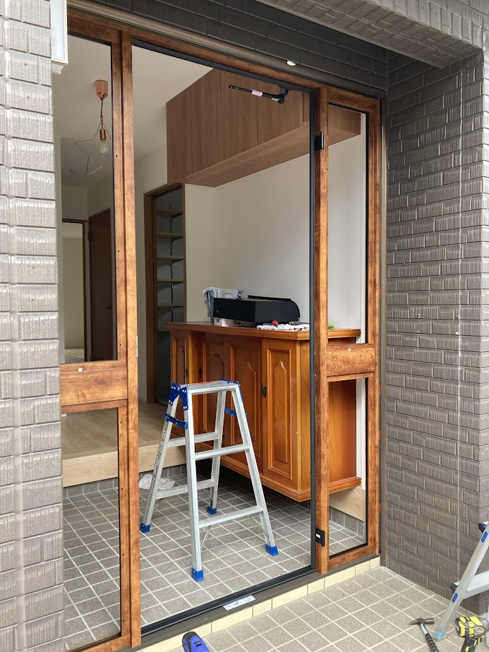 山商トーヨー住器の長崎市で玄関引戸を玄関ドアにリフォームの施工前の写真3