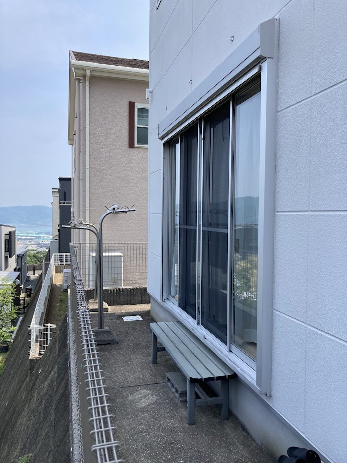 山商トーヨー住器の夏の強烈な日差しをブロック！LIXILスタイルシェードで室温対策＆快適空間にの施工前の写真1
