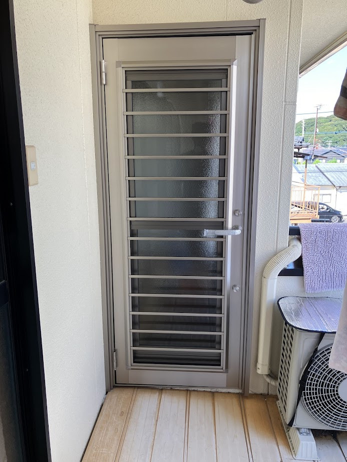 山商トーヨー住器の【勝手口も見た目・防犯・通風性UP!】リシェントで快適な勝手口リフォームの施工後の写真1