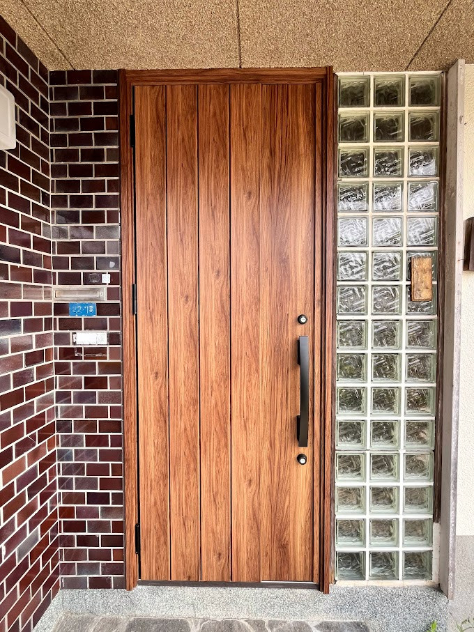 山商トーヨー住器のLIXILリシェントで玄関ドアを快適リフォームの施工後の写真1