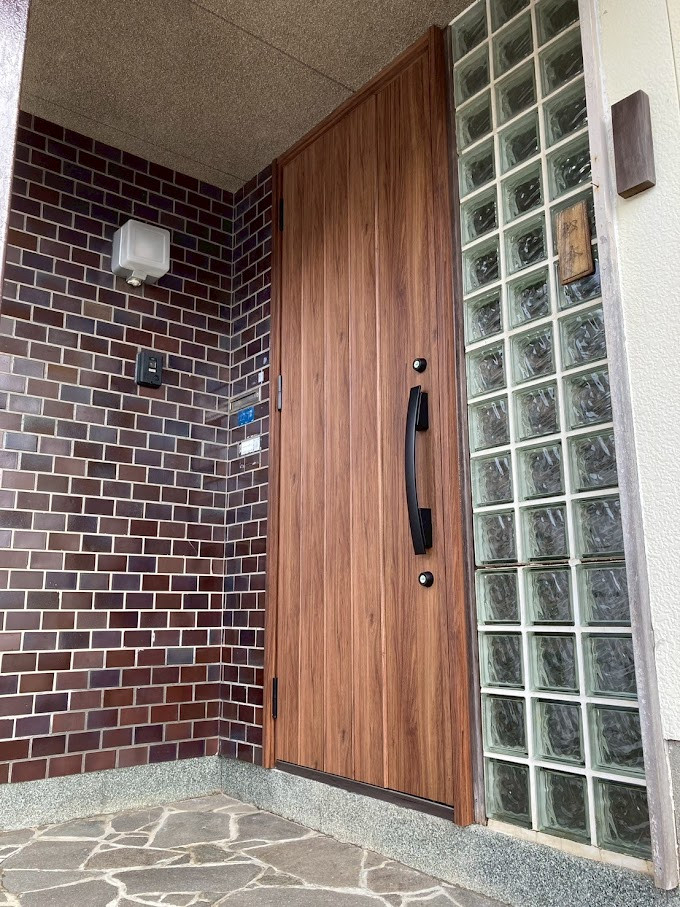 山商トーヨー住器のLIXILリシェントで玄関ドアを快適リフォームの施工後の写真2