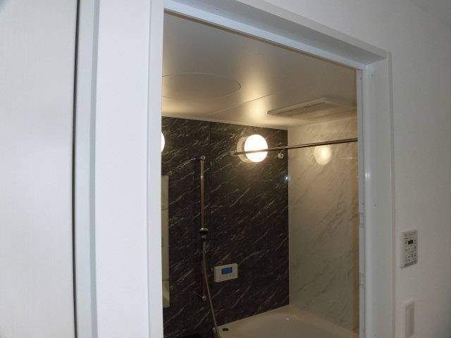 山商トーヨー住器の長崎市　マンション　浴室入口ドア交換の施工前の写真2
