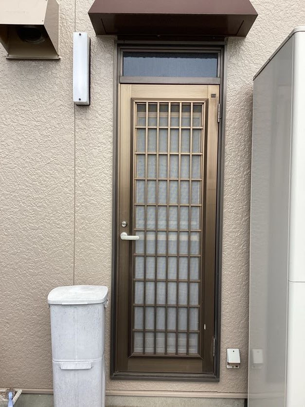 茂木トーヨー住器 宇都宮の今年も補助金を利用して玄関ドアのリニューアルの施工前の写真2