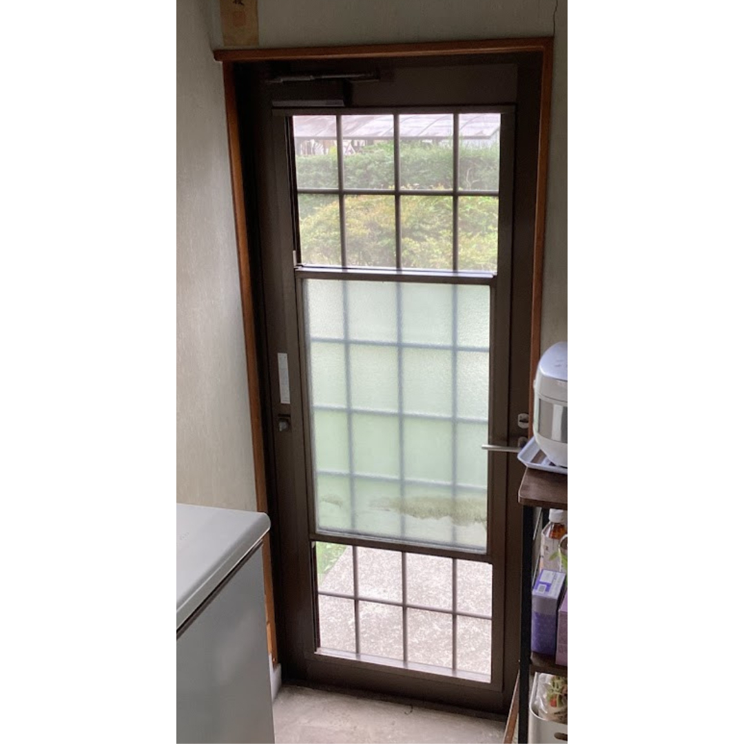 茂木トーヨー住器　宇都宮の内窓＋高断熱仕様の玄関ドアで補助金を有効活用！の施工前の写真2