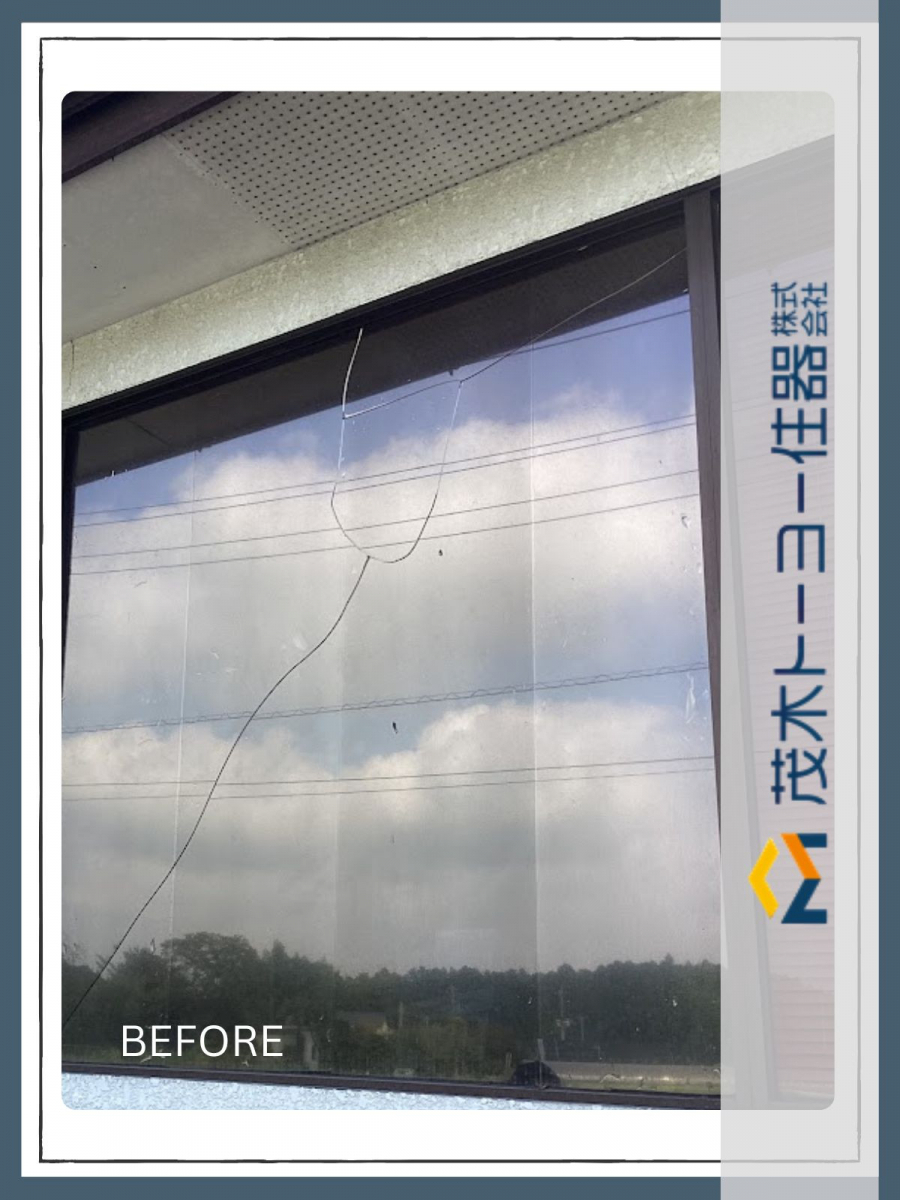 茂木トーヨー住器 宇都宮の店舗のFIX窓を引き違い窓への入替工事の施工前の写真1
