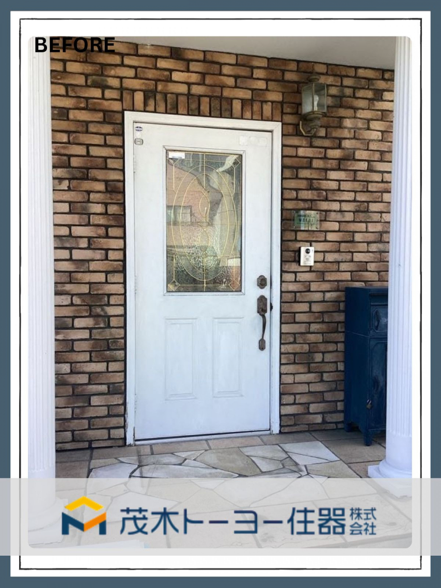 茂木トーヨー住器　宇都宮の古くなった玄関のリニューアル工事の施工前の写真1