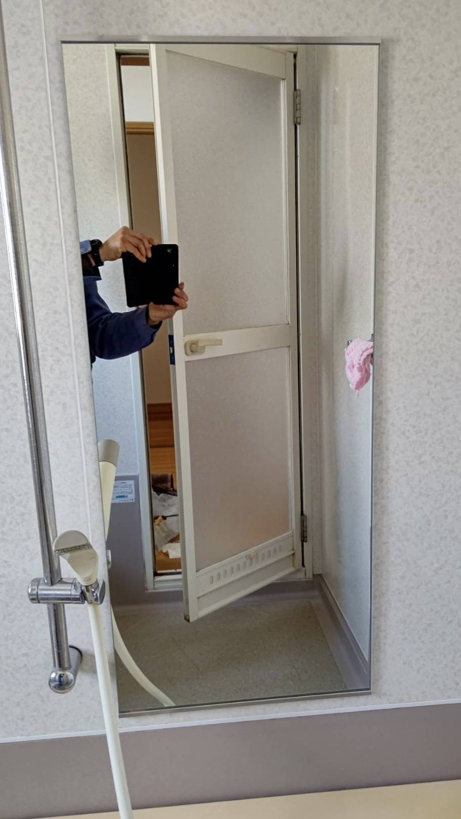バスルームの鏡を今よりも大きくしたい🛀 サントーヨー住器のブログ 写真2
