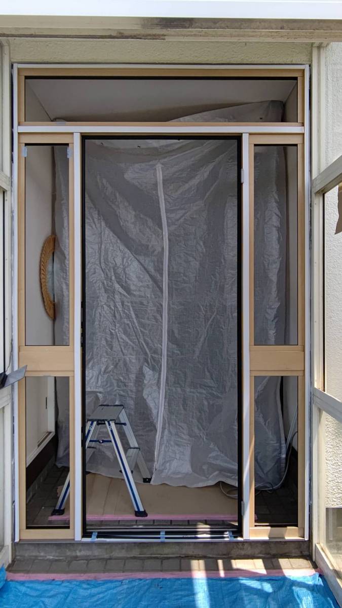 サントーヨー住器の【十和田市】１日でお家の玄関を自動ドアへ交換の施工後の写真1