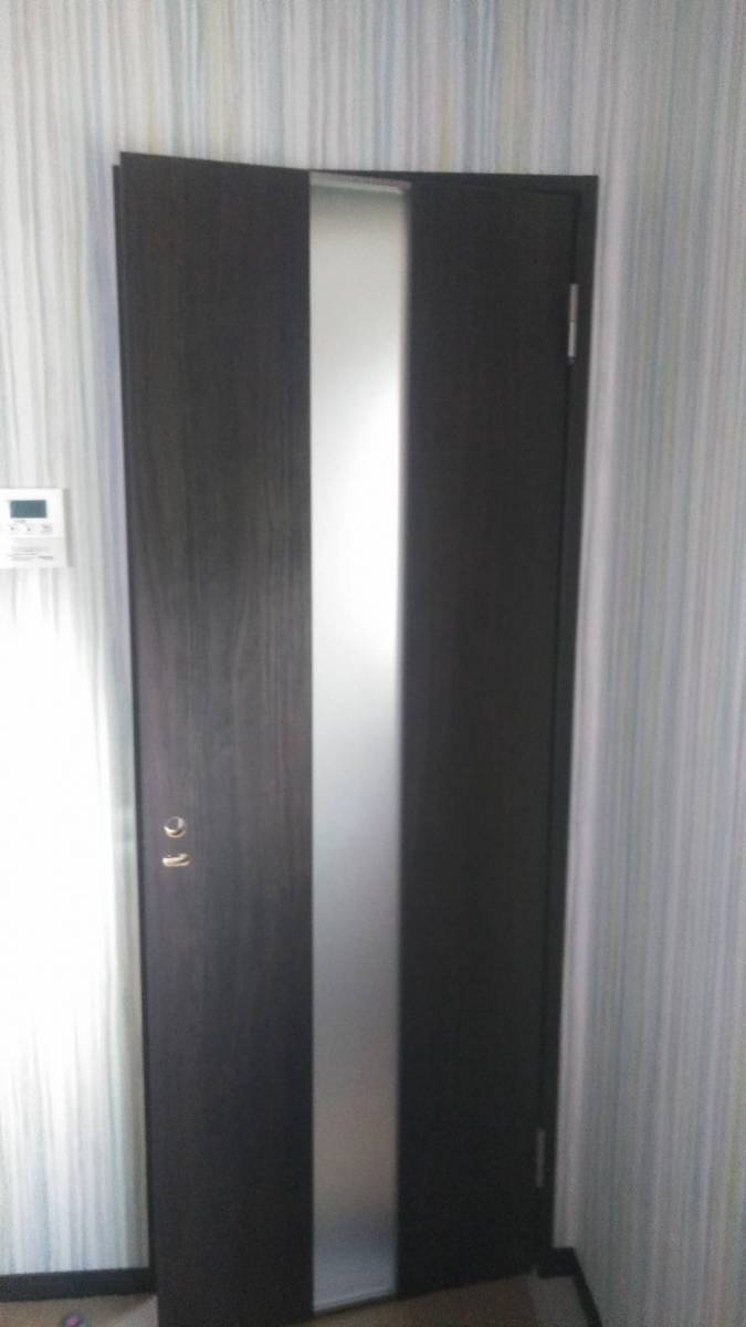 サントーヨー住器の室内ドアへシリンダー錠取り付けの施工前の写真3