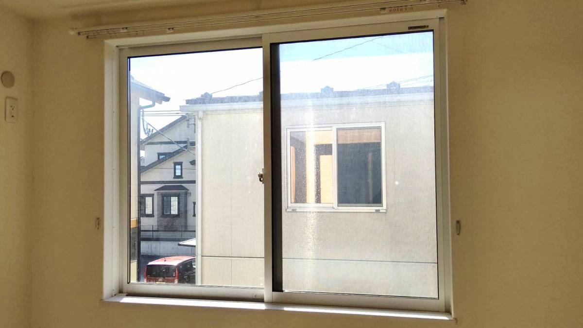 サントーヨー住器の内窓設置でお家の中の音を外へ漏らさない♪♫の施工前の写真2