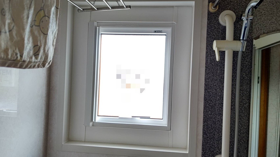 サントーヨー住器の【八戸市】先進的窓リノベ補助金　一番無防備になる洗面・バスルームの窓を断熱リフォームの施工後の写真2