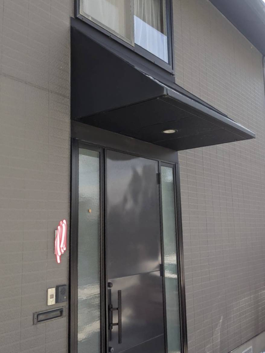 サントーヨー住器の玄関交換＆風除室でおしゃれで快適・安全・安心な生活へ🚪✨の施工前の写真2