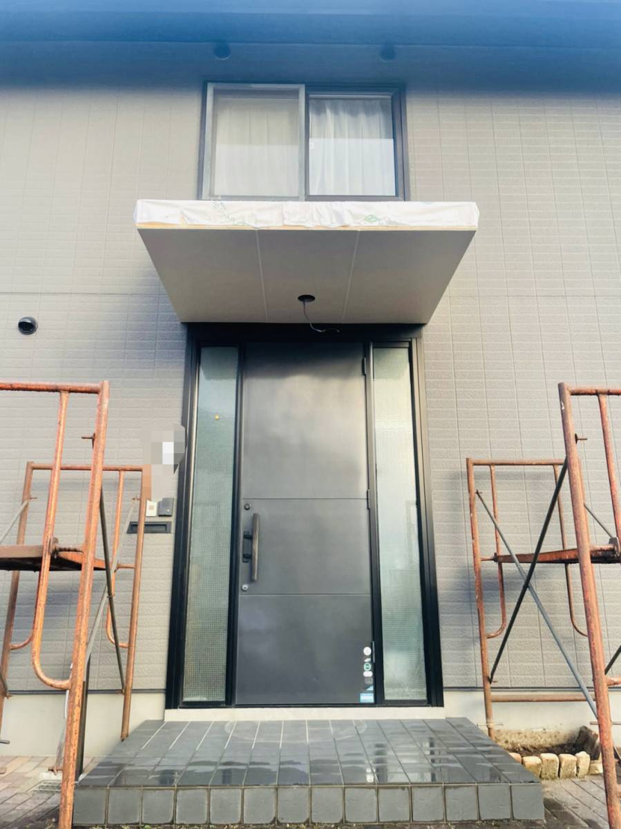 サントーヨー住器の玄関交換＆風除室でおしゃれで快適・安全・安心な生活へ🚪✨の施工前の写真3