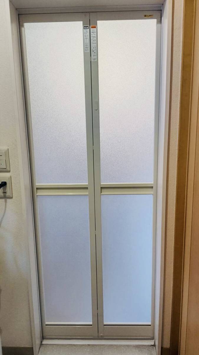 サントーヨー住器の浴室折れ戸交換で、爽やかな入り口へ🛁の施工後の写真2