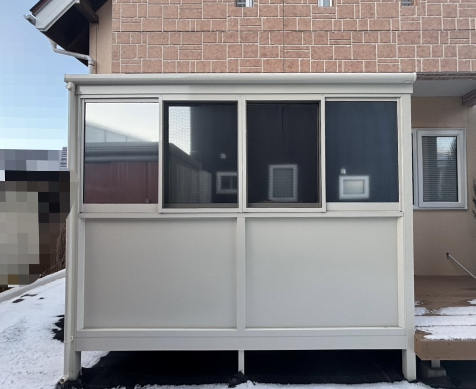 サントーヨー住器の【八戸市】雪や雨、花粉を気にせず洗濯物が干せるようにサンルームはいかがですか?の施工後の写真2