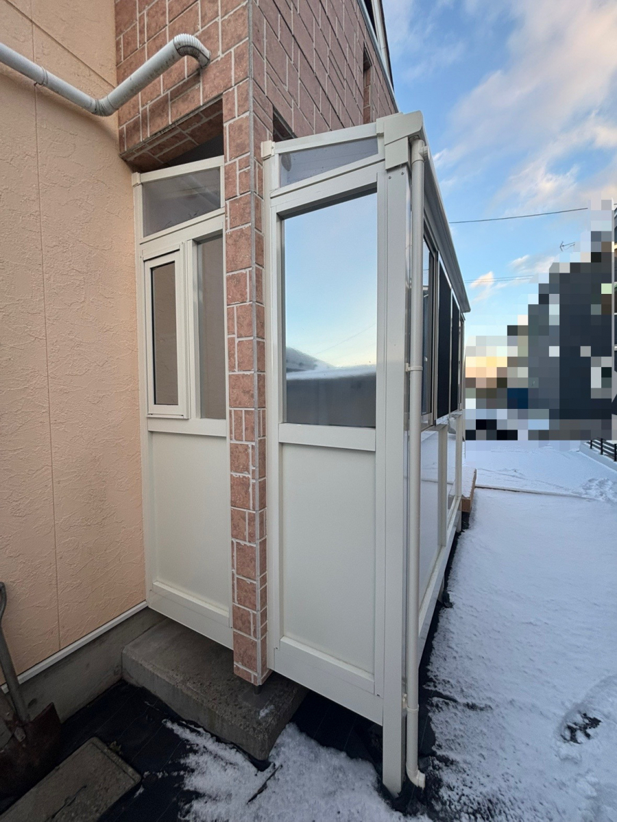 サントーヨー住器の【八戸市】雪や雨、花粉を気にせず洗濯物が干せるようにサンルームはいかがですか?の施工後の写真3