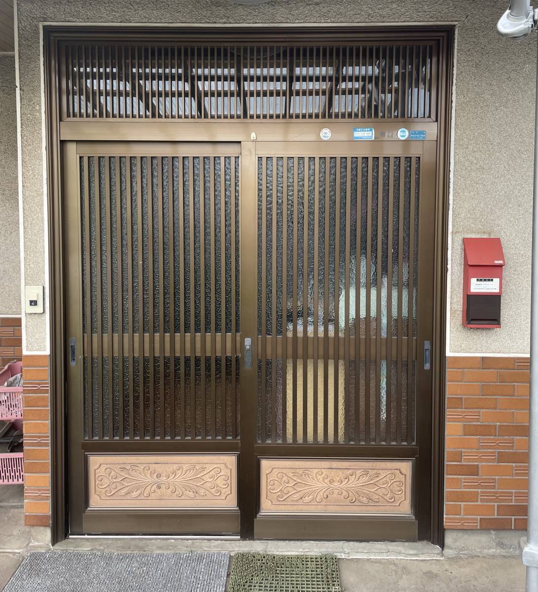 サントーヨー住器の【八戸市】玄関引き戸の鍵が掛けにくくて困ってますの施工前の写真1