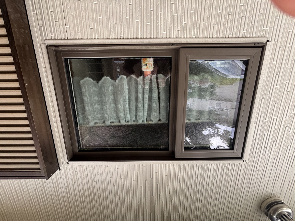 サントーヨー住器の【八戸市】先進的窓リノベ対象工事 内外装リフォームと合わせてアルミ窓から樹脂窓へ交換の施工後の写真3