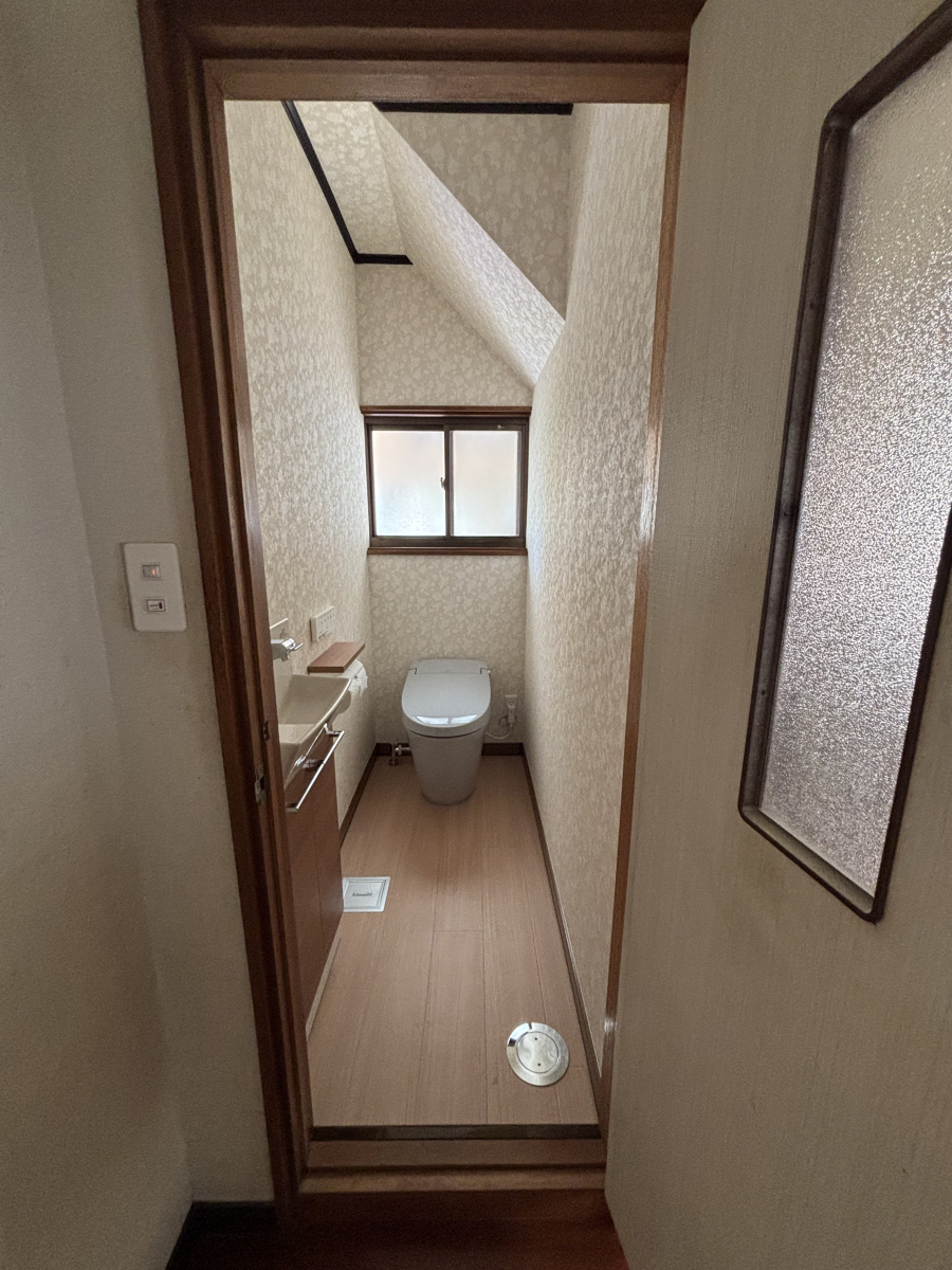 サントーヨー住器の【八戸市】快適・爽やかなトイレ空間へリフォームの施工後の写真1