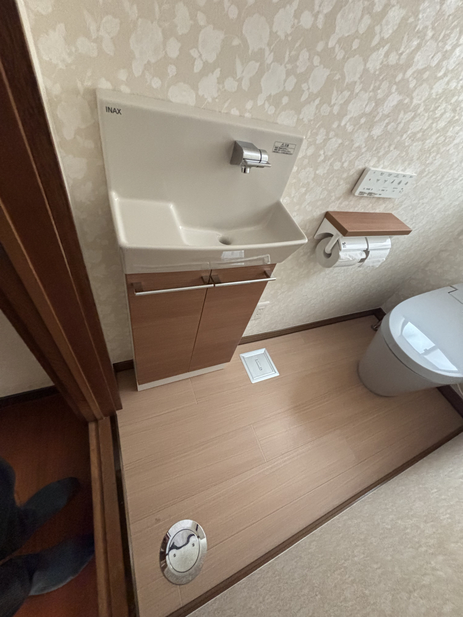 サントーヨー住器の【八戸市】快適・爽やかなトイレ空間へリフォームの施工後の写真2
