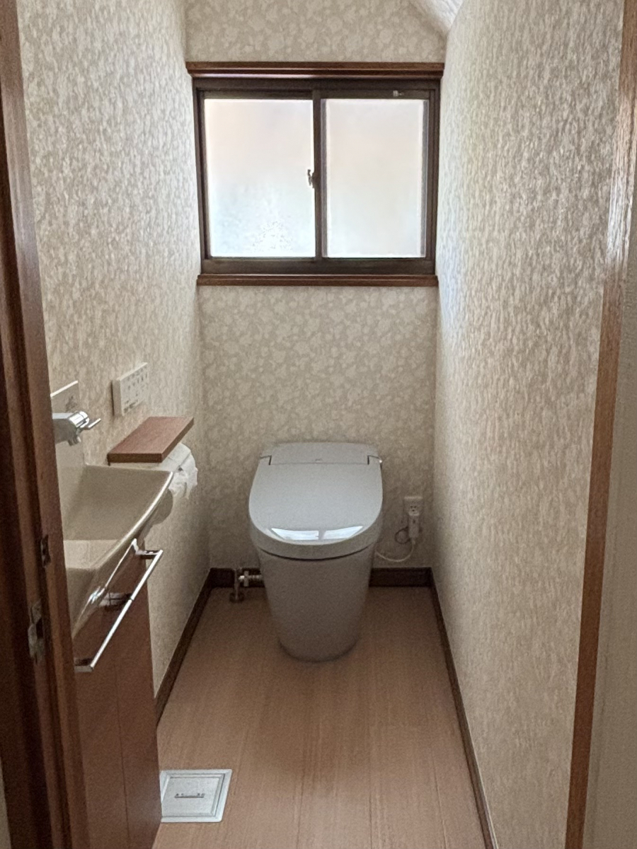 サントーヨー住器の【八戸市】快適・爽やかなトイレ空間へリフォームの施工後の写真3